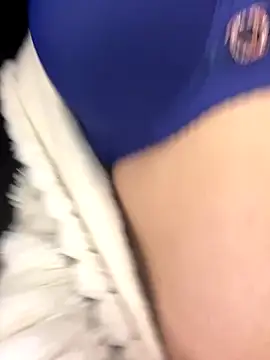 Snapshot of RooVaaN-Xx chatting on 12-19-25, 11:01 RooVaaN-Xx online show from 12-19-25, 11:01