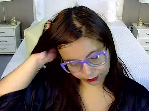 Snapshot of Amber_Rouge_ chatting on 09-27-25, 12:21 Amber Rouge online show from 09-27-25, 12:21