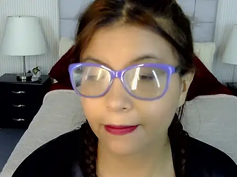 Snapshot of Amber_Rouge_ chatting on 10-01-25, 12:33 Amber Rouge online show from 10-01-25, 12:33