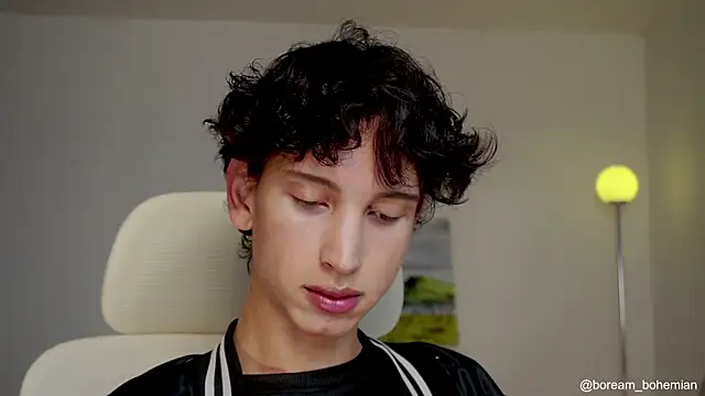 Snapshot of boream chatting on 10-08-25, 11:08 boream online show from 10-08-25, 11:08