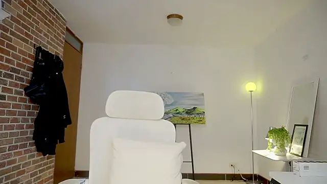 Snapshot of boream chatting on 10-31-25, 01:34 boream online show from 10-31-25, 01:34