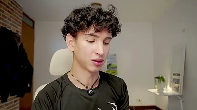 Snapshot of boream chatting on 12-15-25, 01:37 boream online show from 12-15-25, 01:37