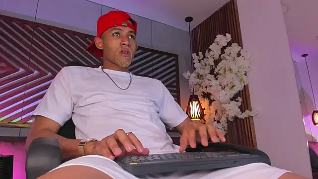 B Wild online show from 11-23-25, 03:50