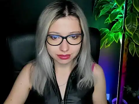 Snapshot of loveHeidi chatting on 09-16-25, 04:46 loveHeidi online show from 09-16-25, 04:46