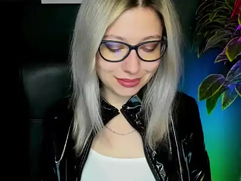 Snapshot of loveHeidi chatting on 09-18-25, 04:25 loveHeidi online show from 09-18-25, 04:25