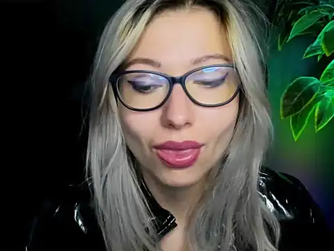 Snapshot of loveHeidi chatting on 09-23-25, 06:38 loveHeidi online show from 09-23-25, 06:38