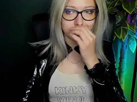 Snapshot of loveHeidi chatting on 09-29-25, 06:18 loveHeidi online show from 09-29-25, 06:18