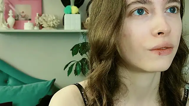 Yoka paradoXXX online show from 05-18-26, 09:15