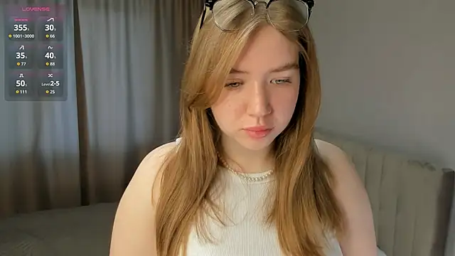 Snapshot of AlinaSollman chatting on 09-24-25, 04:16 AlinaSollman online show from 09-24-25, 04:16