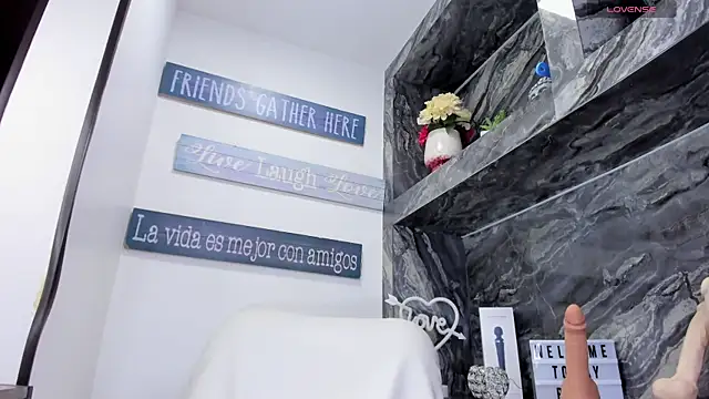 Snapshot of foxy_zoe chatting on 11-14-25, 06:06 foxy zoe online show from 11-14-25, 06:06