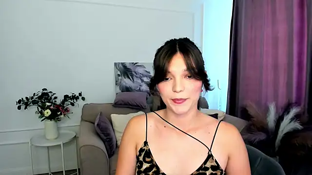 Snapshot of DivineAmour chatting on 09-23-25, 12:30 DivineAmour online show from 09-23-25, 12:30
