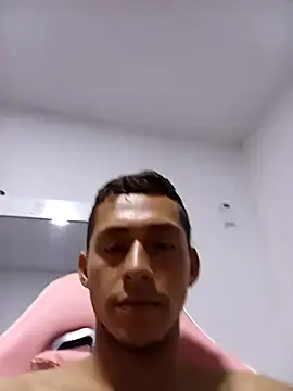 Snapshot of Boy_hot- chatting on 09-15-25, 05:18 Boy hot- online show from 09-15-25, 05:18