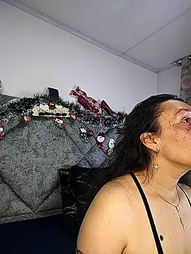 Shantey Laurent online show from 12-17-25, 02:45