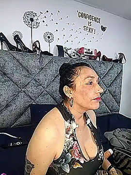 Shantey Laurent online show from 04-06-26, 03:46