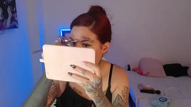 Maddy Vicius19 online show from 10-15-25, 08:31