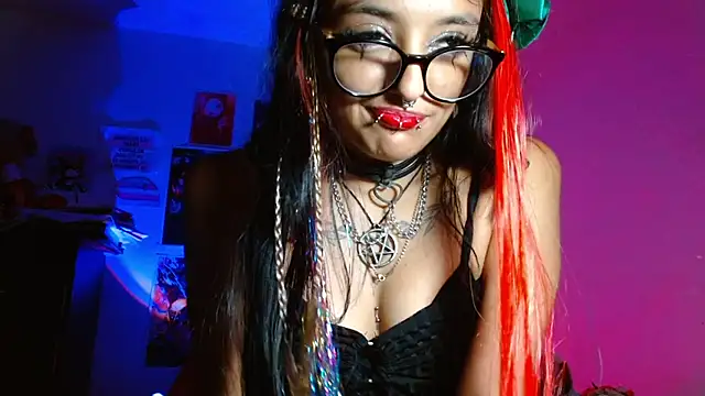 carolinerue online show from 10-19-25, 04:24