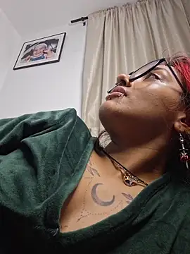 carolinerue online show from 03-26-26, 05:02