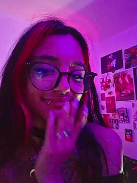 carolinerue online show from 04-17-26, 03:20