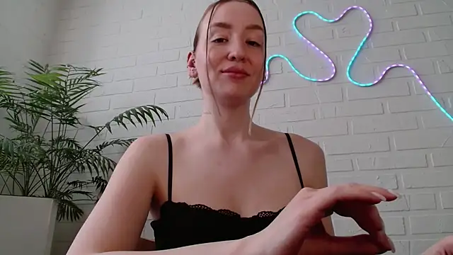 WhitePrincessLuna online show from 03-10-26, 01:05