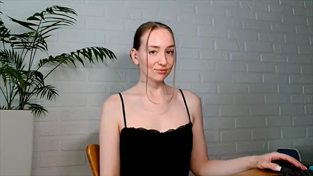 Snapshot of WhitePrincessLuna chatting on 06-18-26, 02:32 WhitePrincessLuna online show from 06-18-26, 02:32