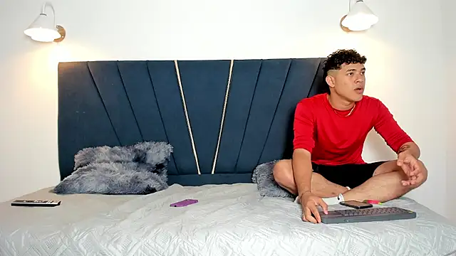 Snapshot of maicol_cum23 chatting on 11-12-25, 01:28 maicol cum23 online show from 11-12-25, 01:28