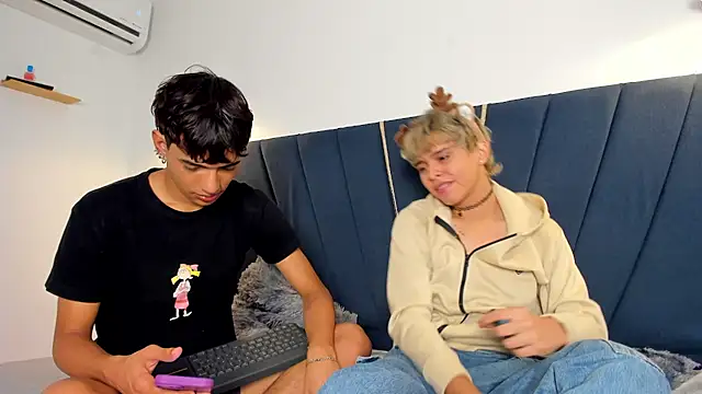 Snapshot of maicol_cum23 chatting on 11-25-25, 04:18 maicol cum23 online show from 11-25-25, 04:18