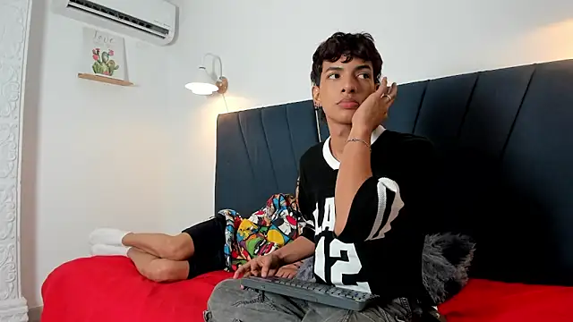 Snapshot of maicol_cum23 chatting on 12-17-25, 04:51 maicol cum23 online show from 12-17-25, 04:51