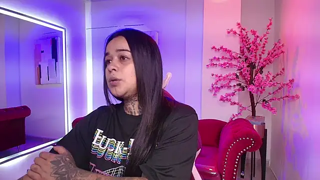 Black roseee online show from 05-18-26, 11:49