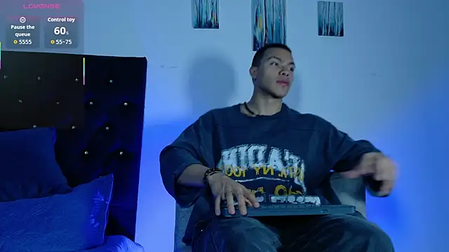 adriel escalante online show from 04-20-26, 02:25