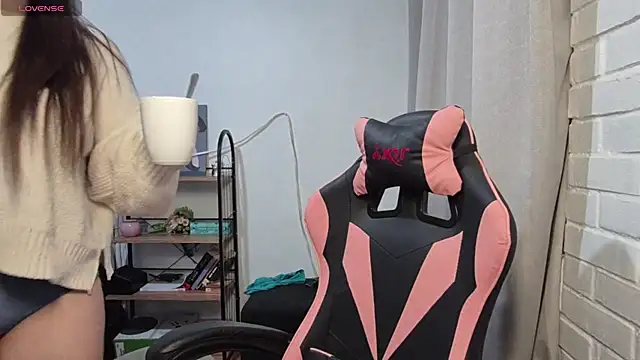 valentinauwu online show from 04-30-26, 02:18