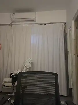 wly2028 online show from 10-13-25, 01:22