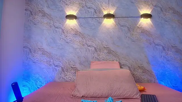 abbyrouss  online show from 10-28-25, 03:10