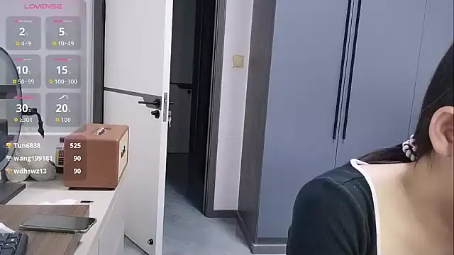 Snapshot of luckckcj chatting on 09-27-25, 01:05 luckckcj online show from 09-27-25, 01:05