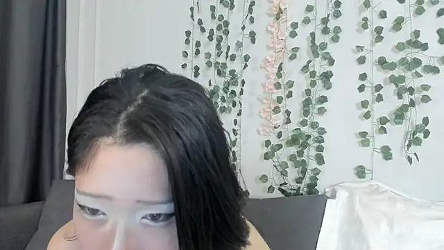 Snapshot of heexhia chatting on 10-14-25, 02:01 heexhia online show from 10-14-25, 02:01