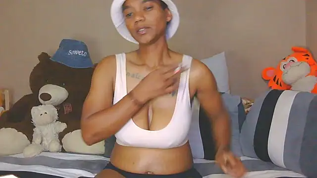 Snapshot of JANIELEE chatting on 09-18-25, 08:33 JANIELEE online show from 09-18-25, 08:33