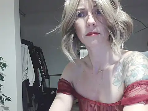 Snapshot of MadMadelin chatting on 09-22-25, 01:07 MadMadelin online show from 09-22-25, 01:07