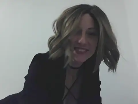 Snapshot of MadMadelin chatting on 10-06-25, 12:41 MadMadelin online show from 10-06-25, 12:41