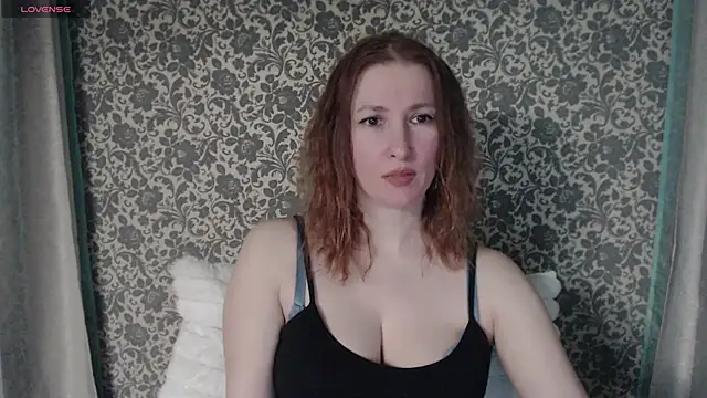 Snapshot of LesanaMagic chatting on 02-19-25, 08:31 LesanaMagic online show from 02-19-25, 08:31