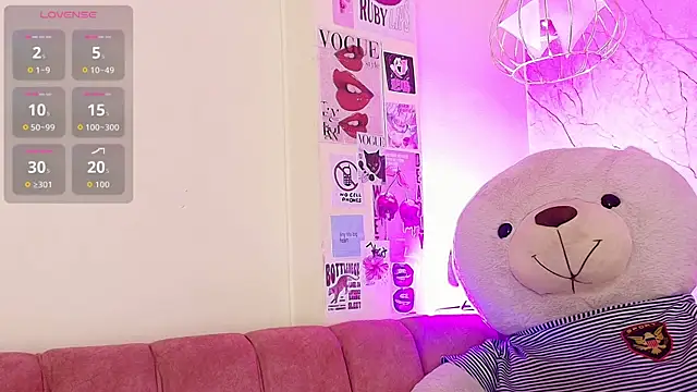 Snapshot of april_bennett chatting on 10-02-25, 12:01 april bennett online show from 10-02-25, 12:01