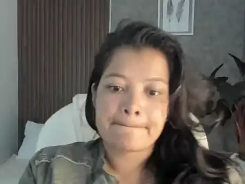 Snapshot of Scarletth_Moon chatting on 10-30-25, 01:12 Scarletth Moon online show from 10-30-25, 01:12