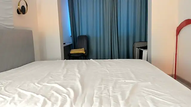 Snapshot of yanyaan chatting on 11-04-25, 04:00 yanyaan online show from 11-04-25, 04:00