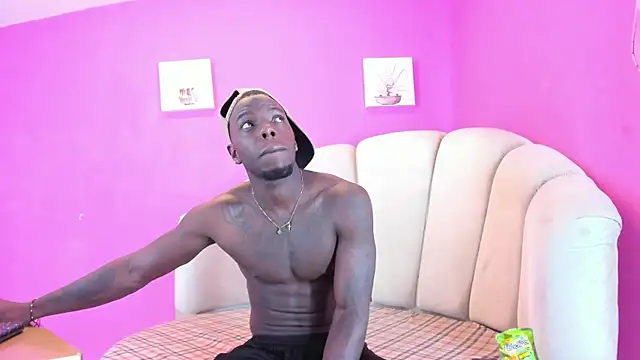 Snapshot of kingmaverickx chatting on 10-24-25, 12:01 kingmaverickx online show from 10-24-25, 12:01