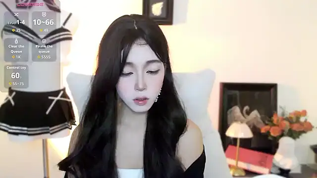 Wfrost0707 online show from 11-06-25, 06:03