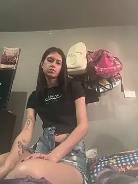 Caroline daring online show from 03-22-26, 08:12