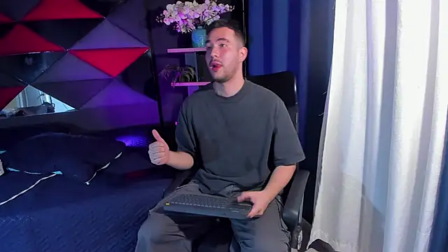 Snapshot of matti_de_lucaa chatting on 09-26-25, 05:39 matti de lucaa online show from 09-26-25, 05:39