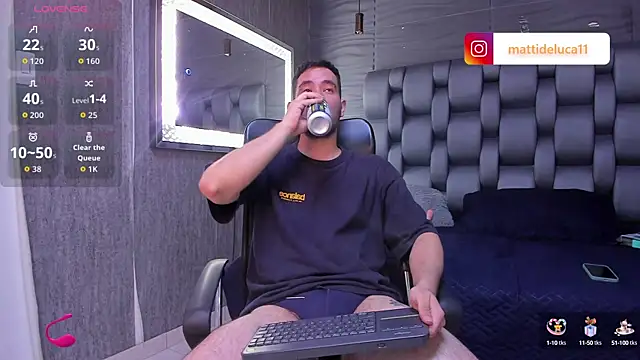 Snapshot of matti_de_lucaa chatting on 10-10-25, 05:45 matti de lucaa online show from 10-10-25, 05:45