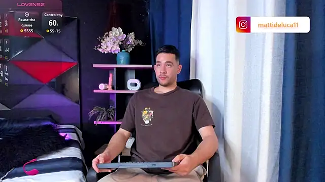 Snapshot of matti_de_lucaa chatting on 10-16-25, 05:47 matti de lucaa online show from 10-16-25, 05:47