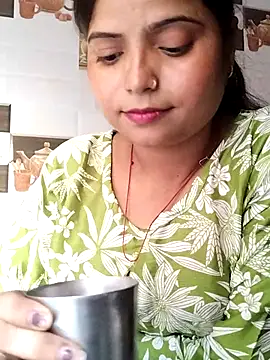 Hot-Pooja25 online show from 04-18-26, 12:09