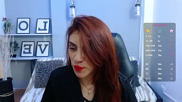 KendallWood  online show from 01-12-26, 08:47