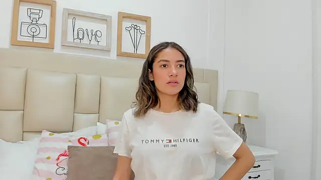 Snapshot of Skylerwhite02 chatting on 02-12-26, 07:53 Skylerwhite02 online show from 02-12-26, 07:53